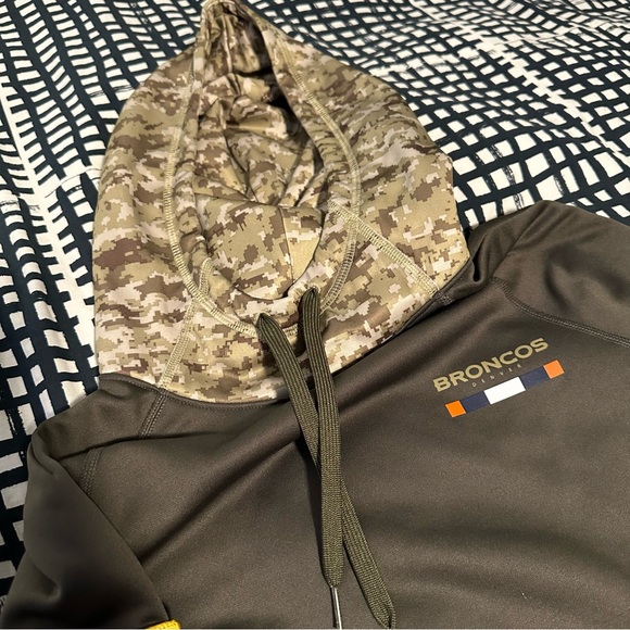 2017 Denver Broncos Salute to Service 🫡 Hoodie - Picture 3 of 5